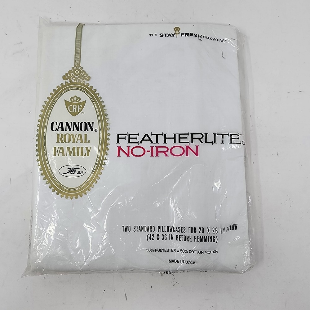 Vintage White Cannon Royal Family Featherlite No Iron‎ Standard Pillow Cases USA